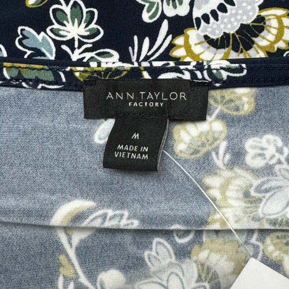 NWT Ann Taylor V-Neck Dress Size Medium - Picture 7 of 9